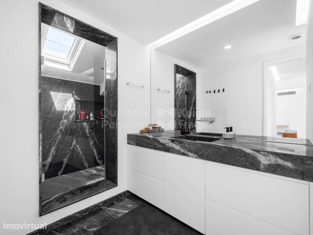 Penthouse T3 Duplex com Terraço | Próximo das Amoreiras-14