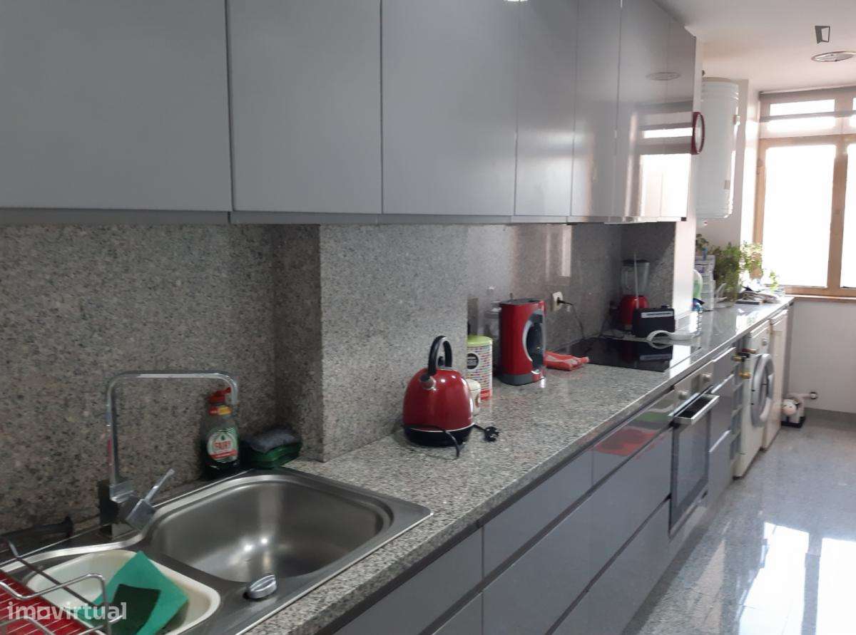 Quarto - localizado em Cedofeita Porto - Grande imagem: 4/9