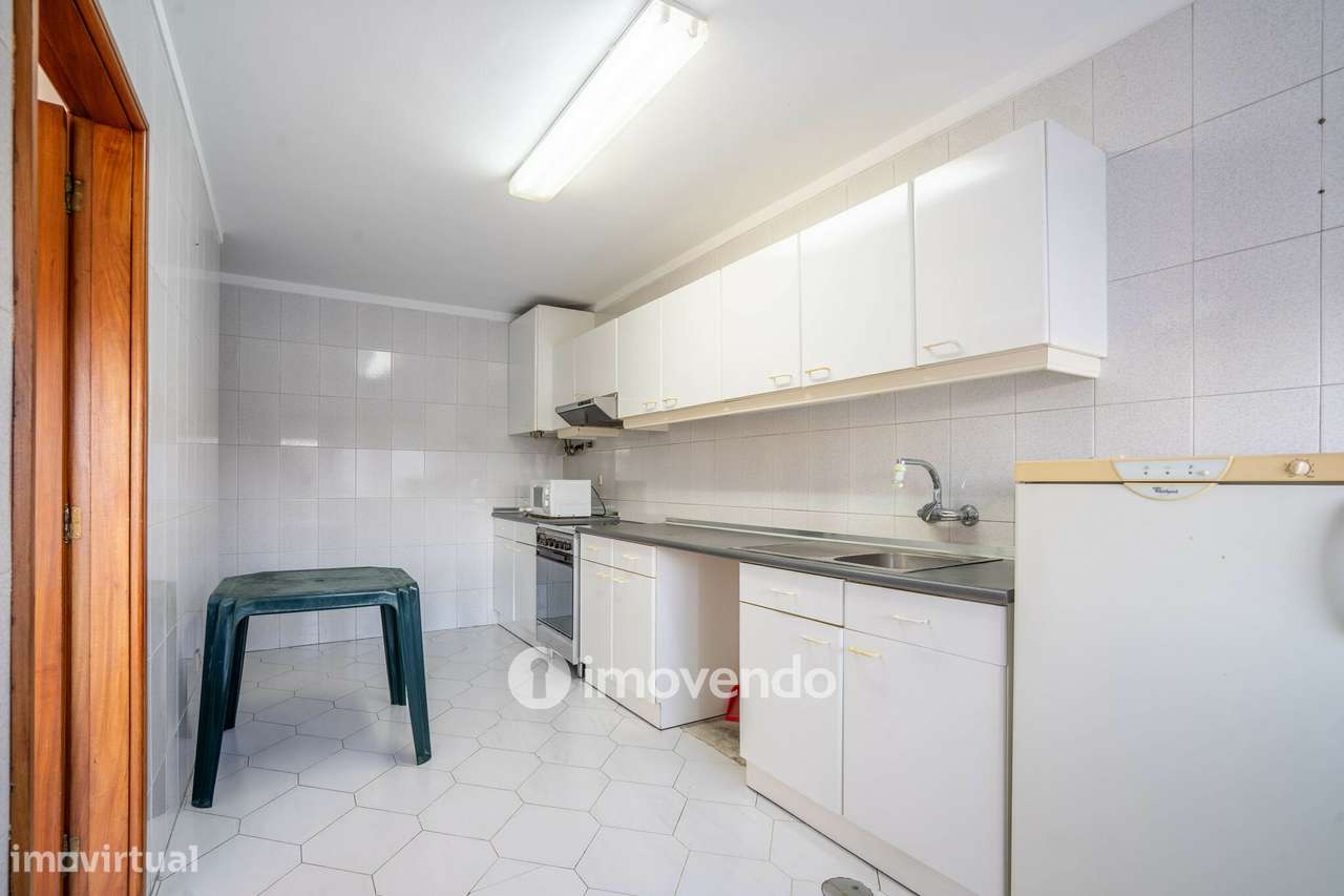 Apartamento T2, com estacionamento e arrecadação, no Porto-6