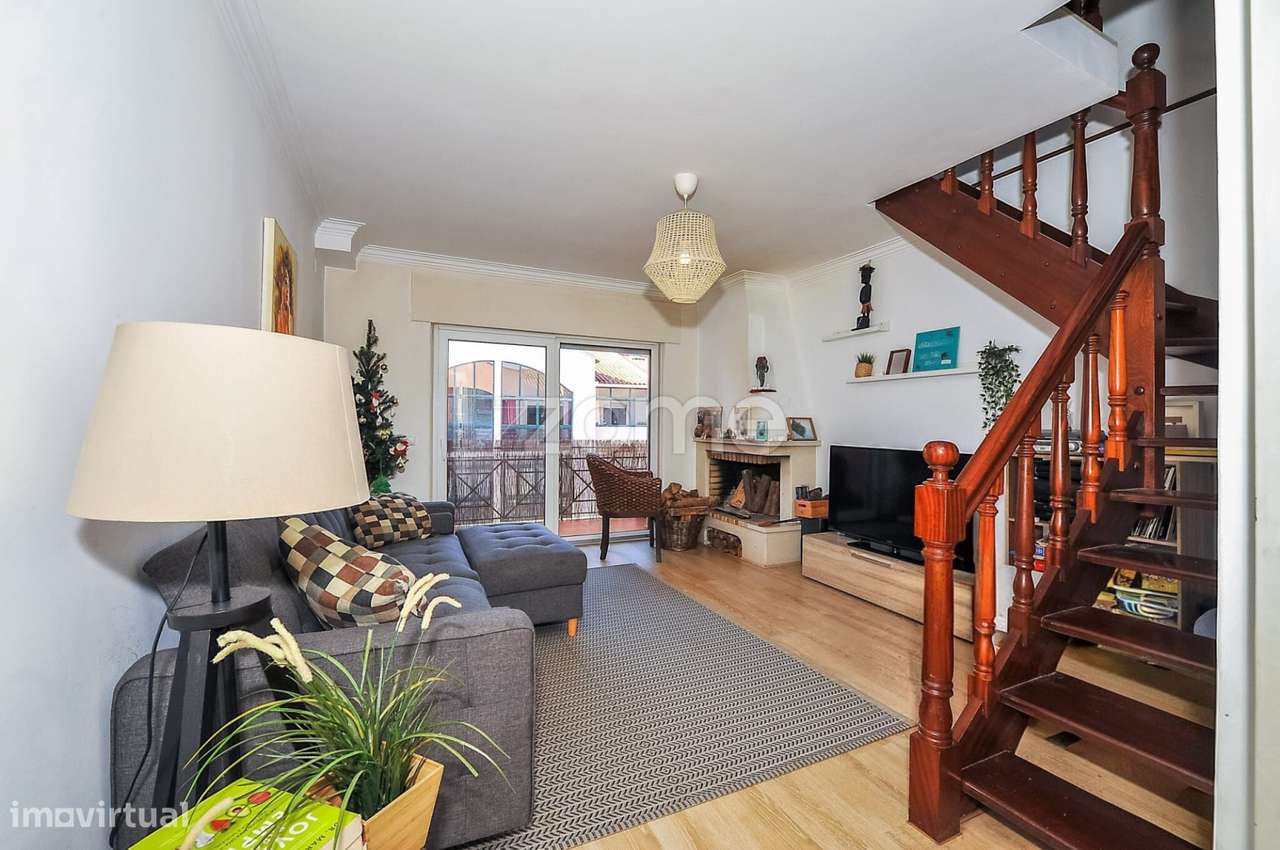 Apartamento T2+2 Duplex com garagem box no centro de Alcabideche - Grande imagem: 4/33