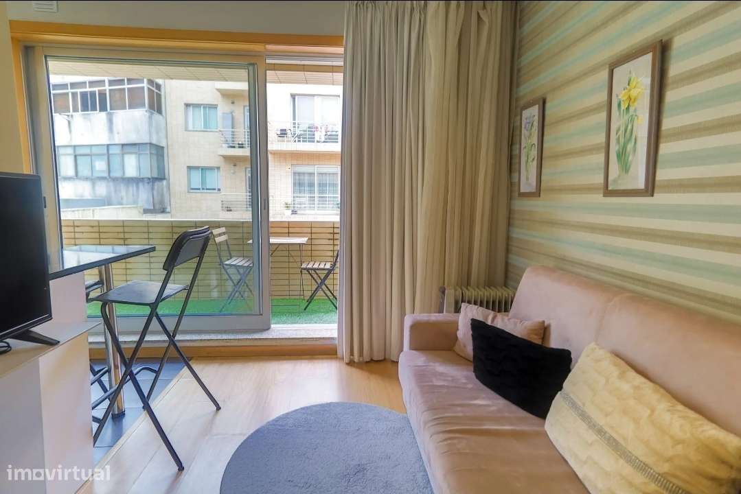 Aptm T1-341 Rua das 12 Casas (Metro Marquês 2min a pé) c/ lug garagem - Grande imagem: 4/14