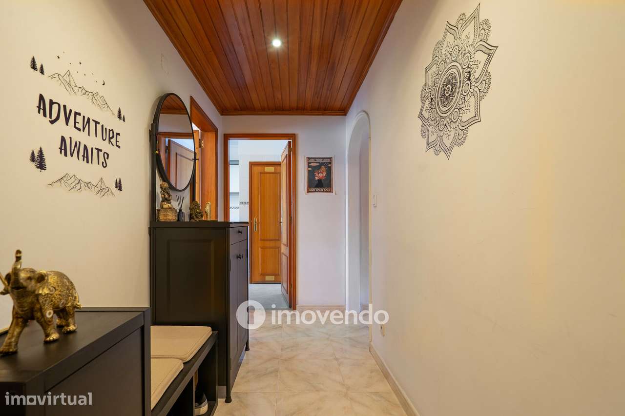 Apartamento T3 com áreas amplas e arrecadação, em Carnaxide - Grande imagem: 2/45