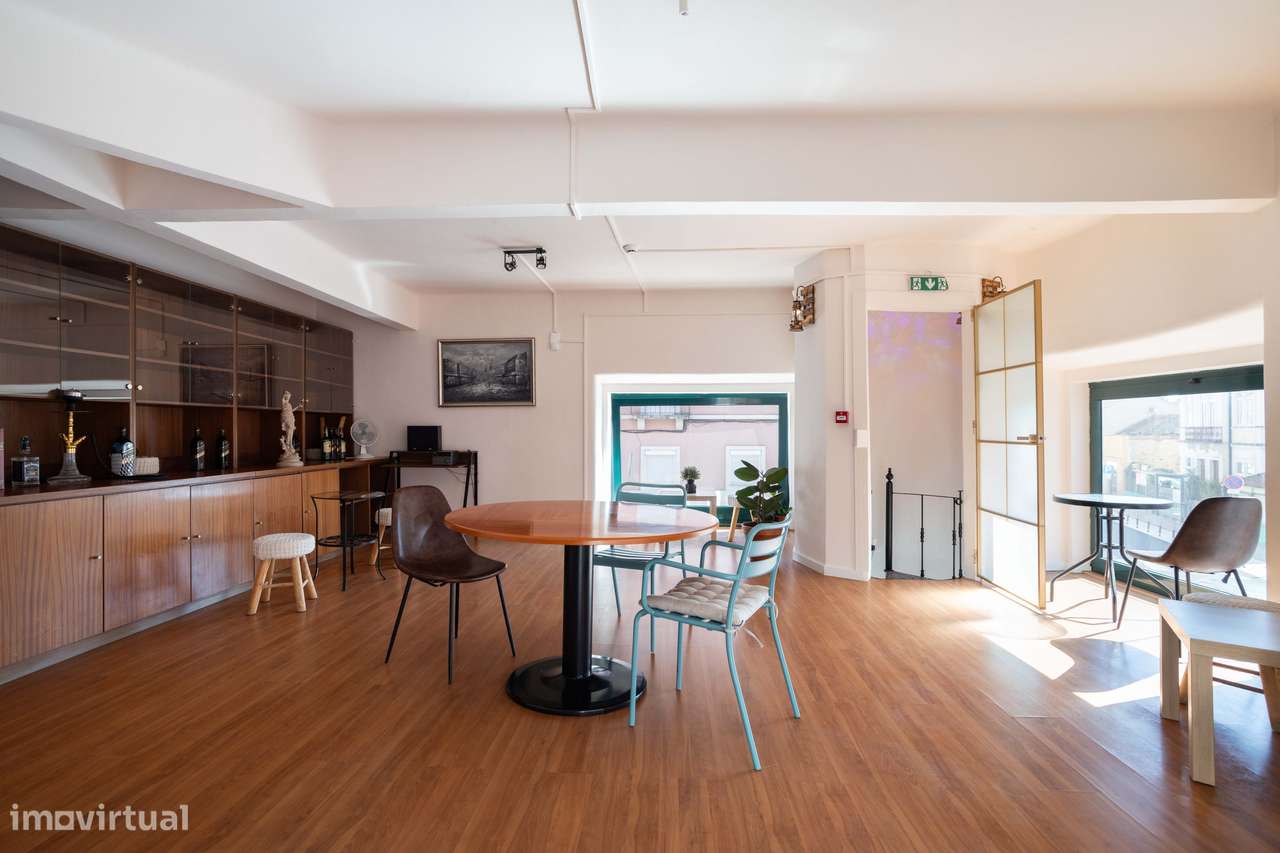 Invista no Futuro: Espaço Comercial Versátil em Campo Ourique - Grande imagem: 2/40