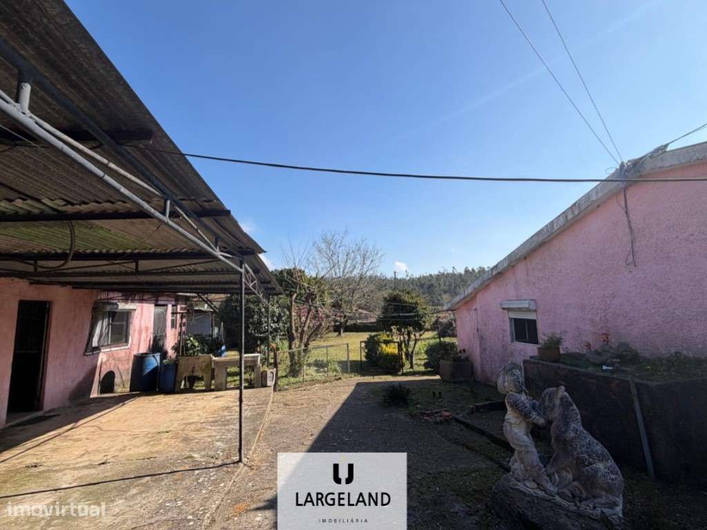 Moradia T5 com terreno e anexos em Sanfins - Grande imagem: 4/32