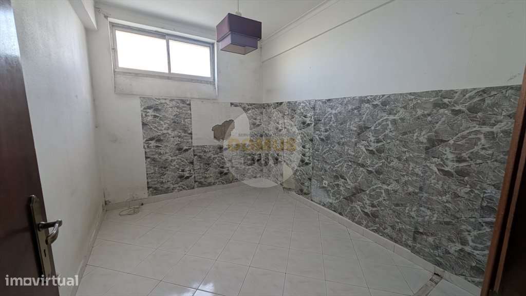 APARTAMENTO T1 | CAVE | PARA REMODELAÇÃO - CRUZ DE PAU-5