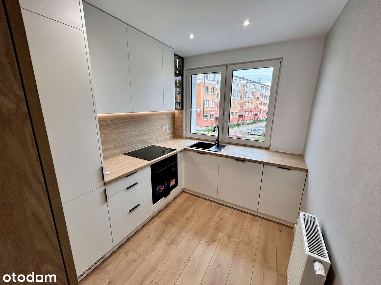 Trzypokojowe - po kompleksowym remoncie - balkon i miejsce postojowe-1