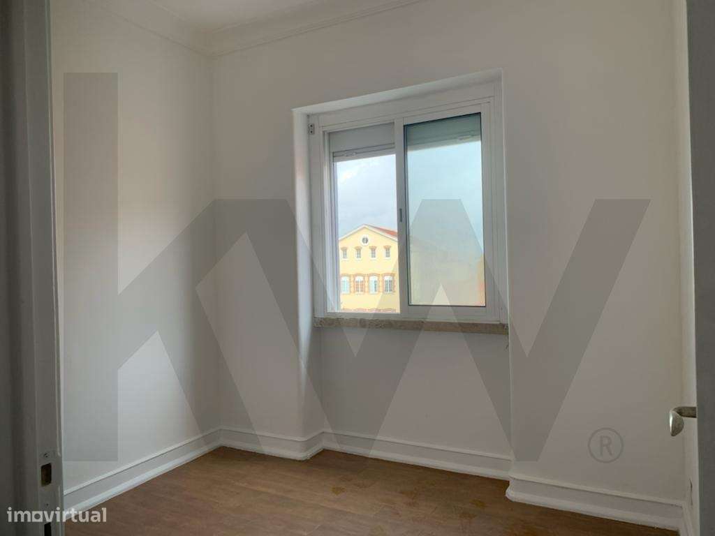 T0 c/ Varanda Acabado de Renovar - Grande imagem: 5/13