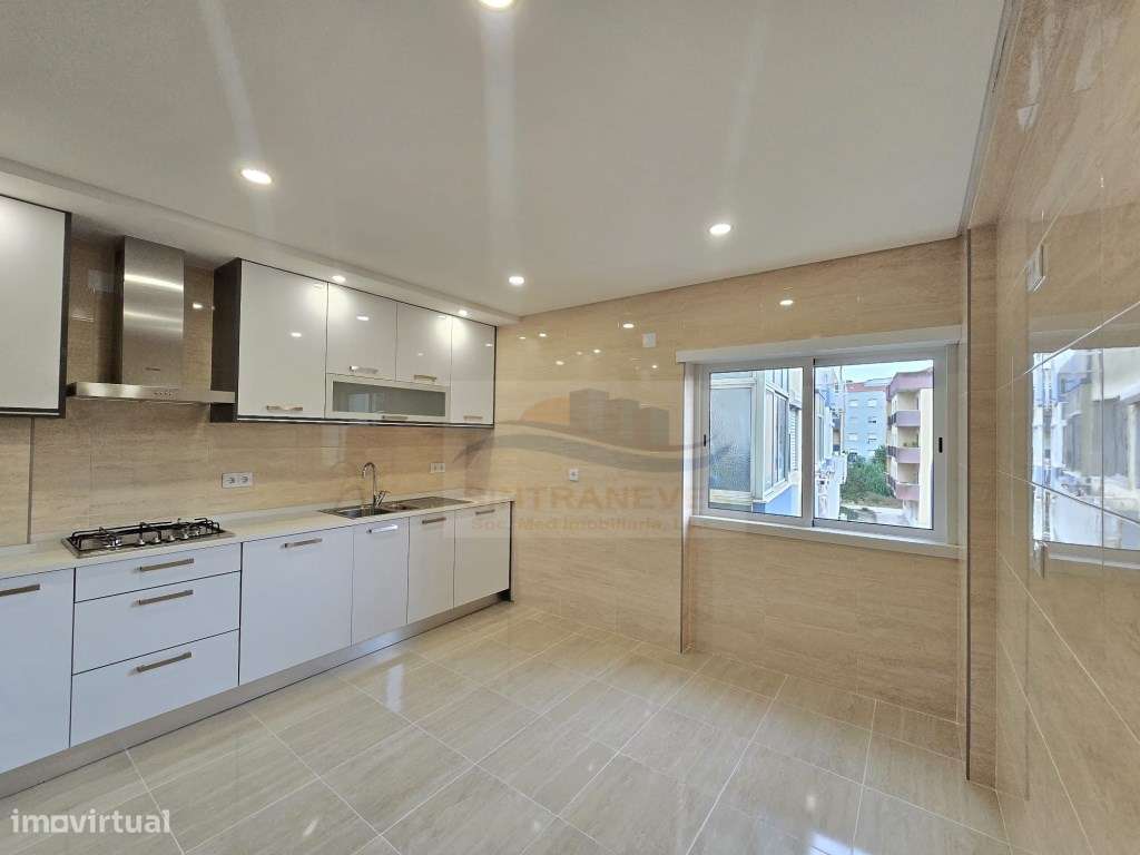 Fantástico T3 com áreas muito bem distribuídas excelente localizaçã... - Grande imagem: 4/33