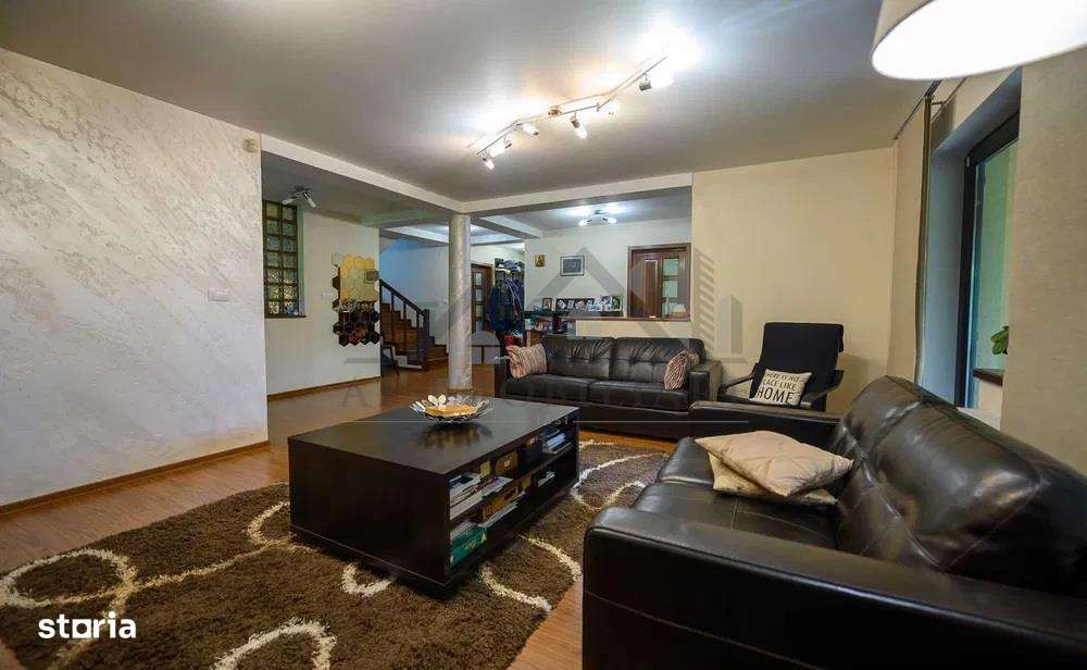 Galata platou VILA LUX P+M S.U=207 TEREN=806mp zona linistita - Imagine principală: 2/13