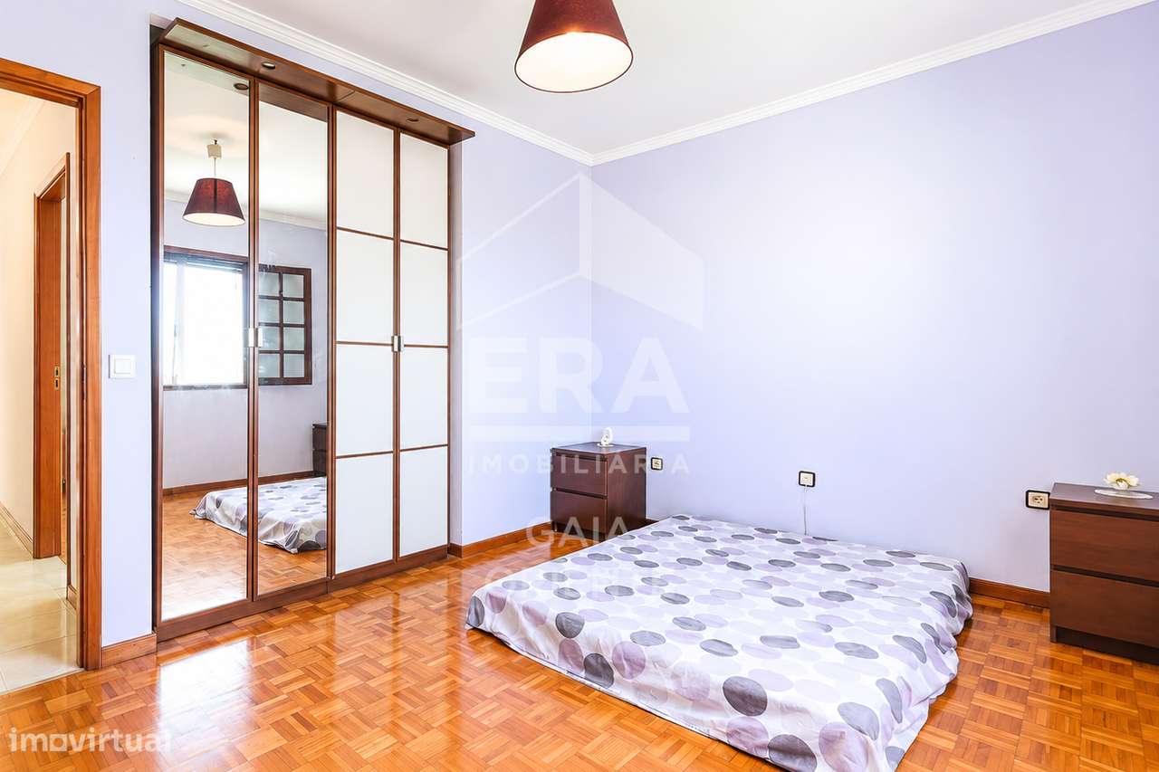 Moradia T4 Com Jardim e Garagem-22