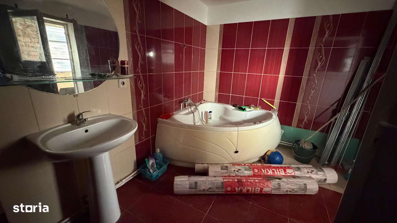 Casă de vânzare în Berveni- în curs de amenajare-5