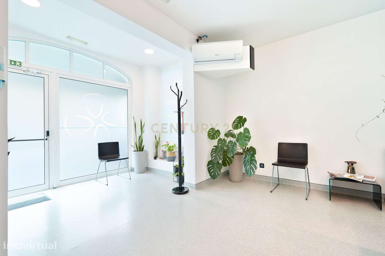 Clínica Dentária Equipada no Centro de Portimão – Oportunidade de Inve - Grande imagem: 2/23