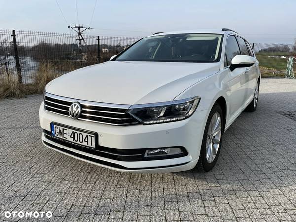 Volkswagen Passat - 1