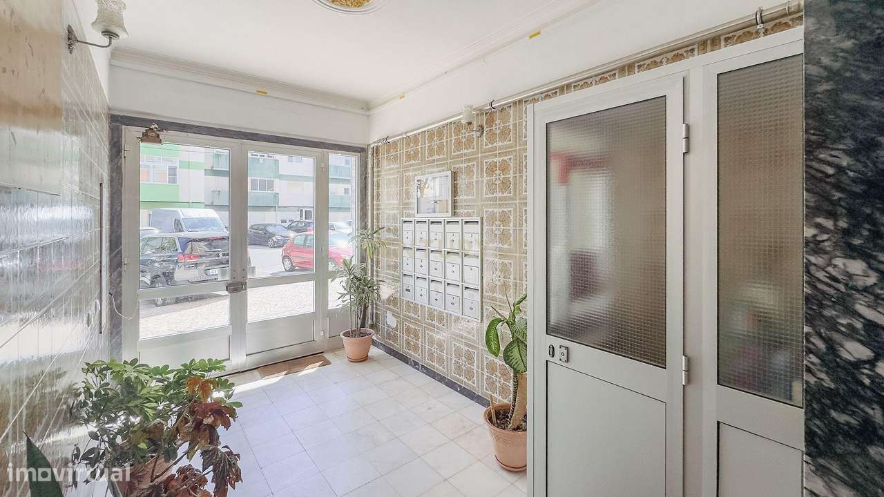 Apartamento T2 na Quinta do Rouxinol, Corroios-19
