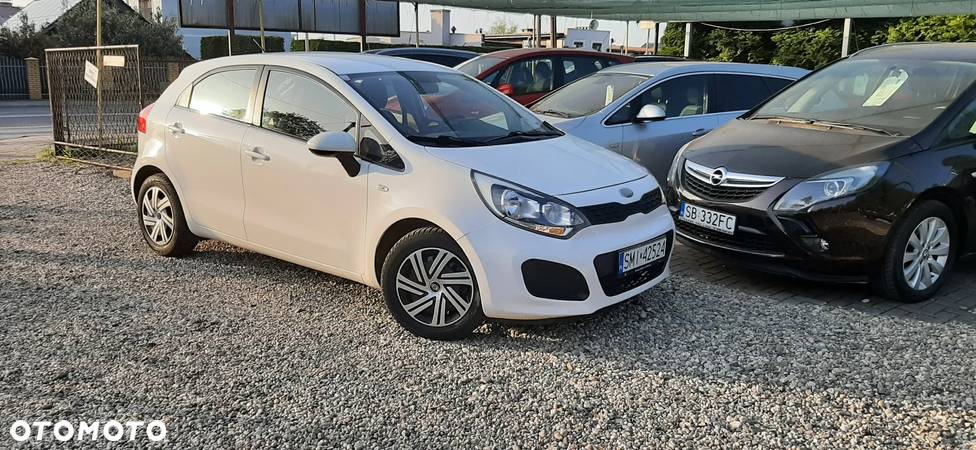 Kia Rio 1.2 L - 24