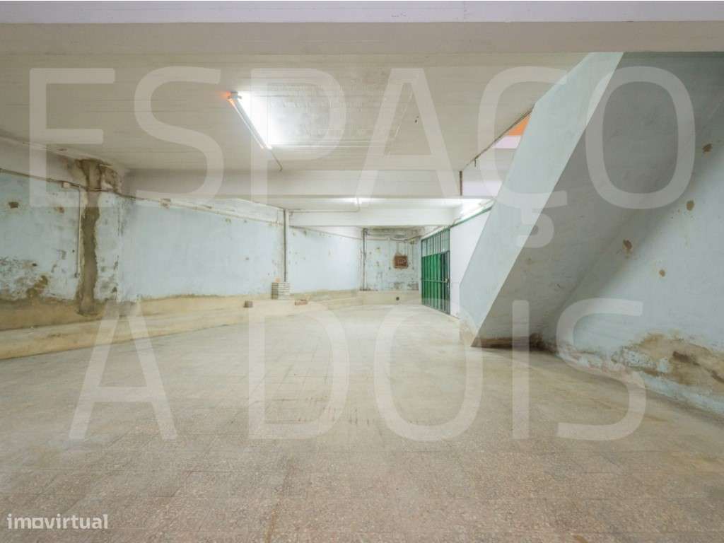 Armazém Amplo; com 2 Pisos! Boa Localização, próximo do Centro da A...-21