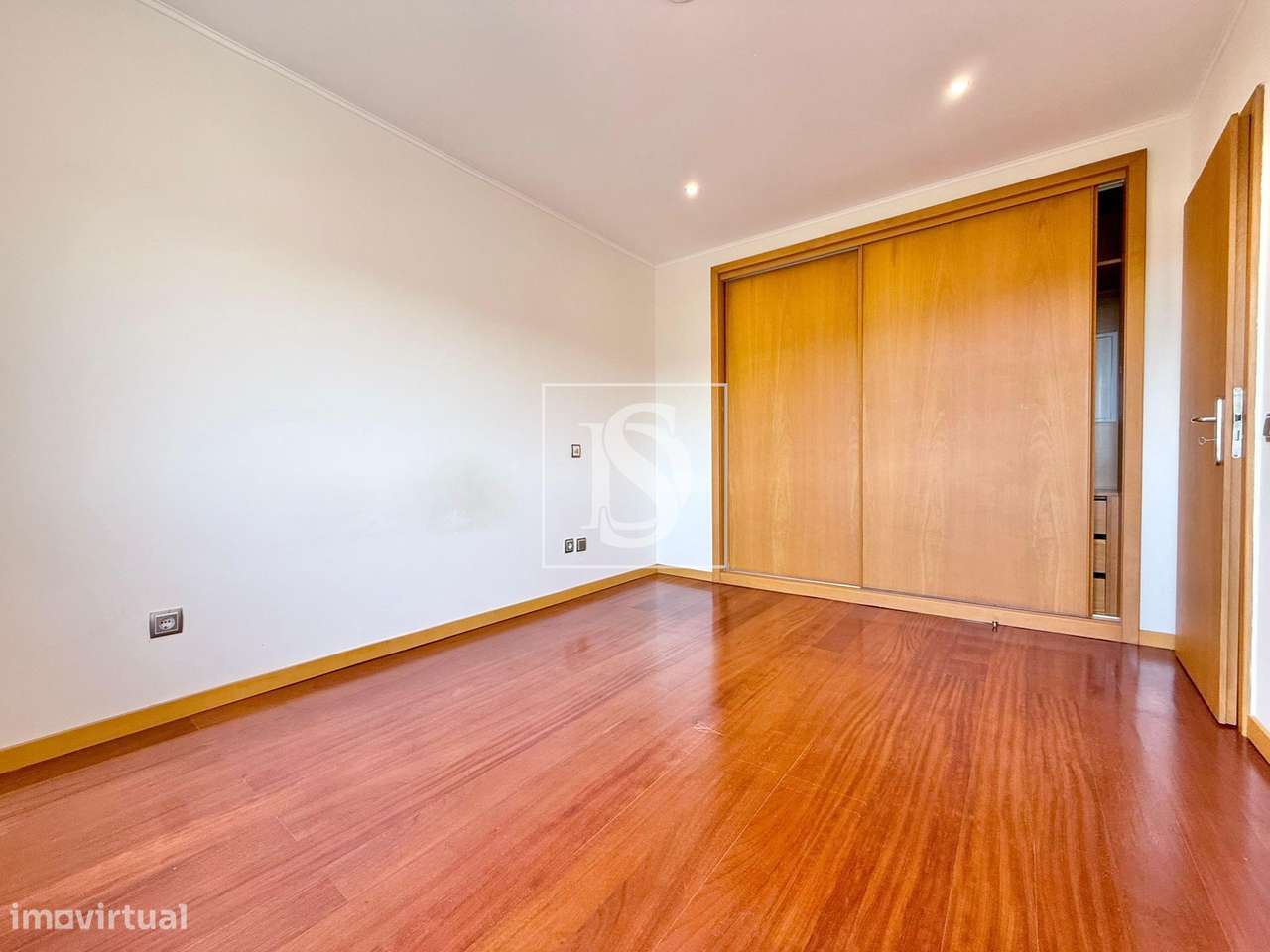 Moradia T4 de Luxo em Valongo com Jardim, Domótica e Acabamentos de Al-13