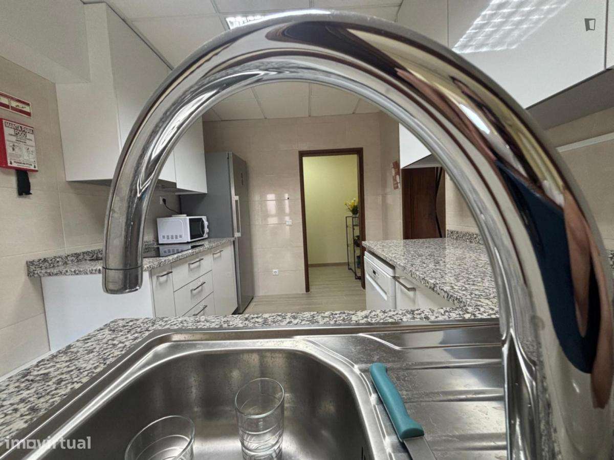 Quarto - localizado em Aveiro - Grande imagem: 4/6