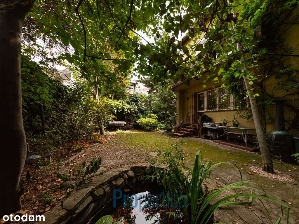 Solidny i funkcjonalny dom w Piastowie-16