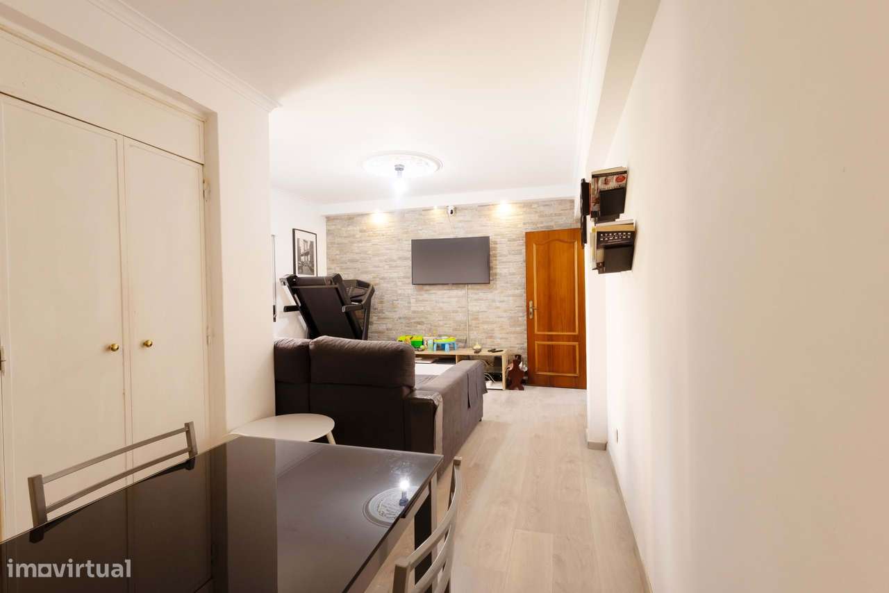 APARTAMENTO T2 COM 82 M² ELEVADOR E TRANSPORTES À PORTA  ALGUEIRÃO MEM - Grande imagem: 4/31