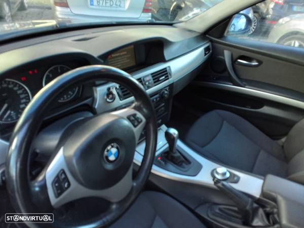 BMW 320 dA Dynamic - 13