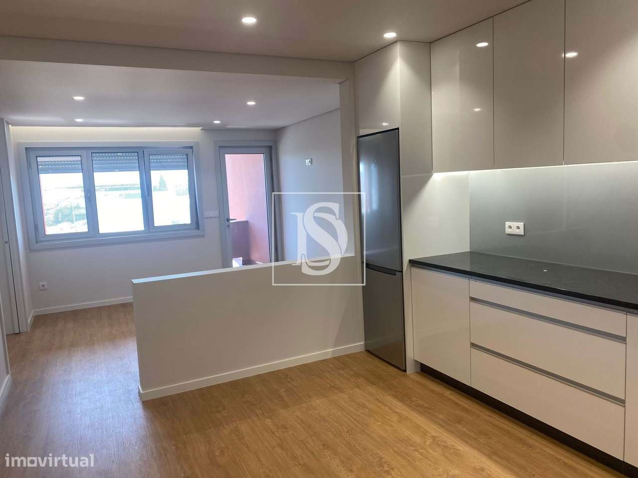 Apartamento T3+1 com 221m² totalmente remodelado – Centro de Barcelos - Grande imagem: 4/24