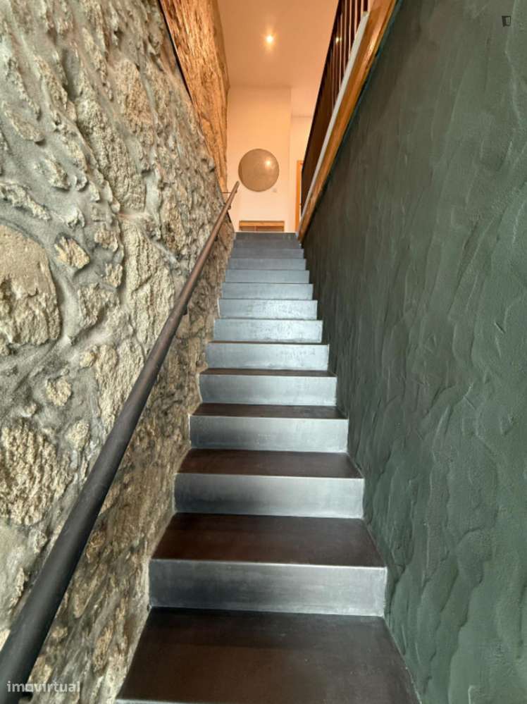 Quarto - localizado em Santa Marinha Porto - Grande imagem: 2/7