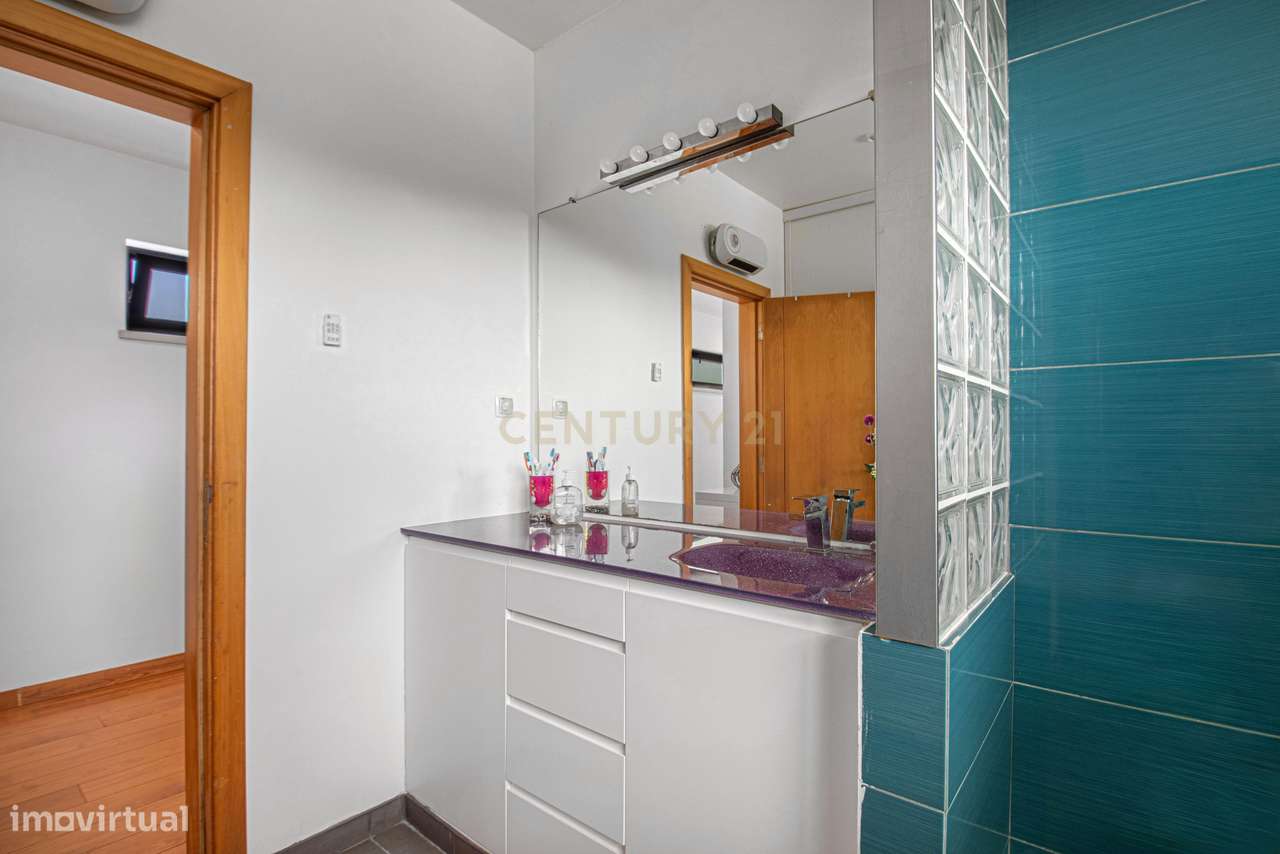 Moradia Isolada T4 291m2 em Lote de 1050 m2 em Mucifal, Colares, Sintr-42