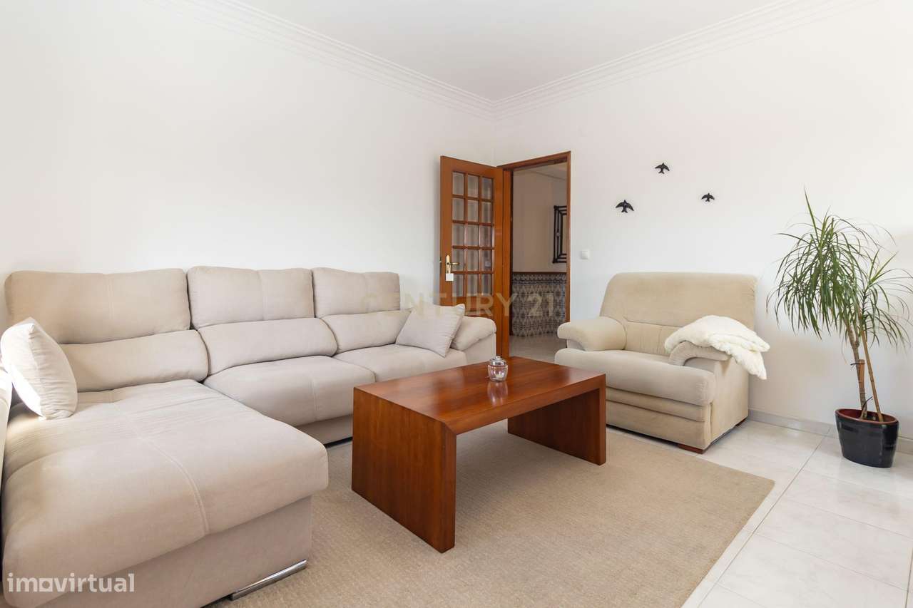 Apartamento T2 com Parqueamento, Elevador, Pronto a Habitar – Uma Opor-13