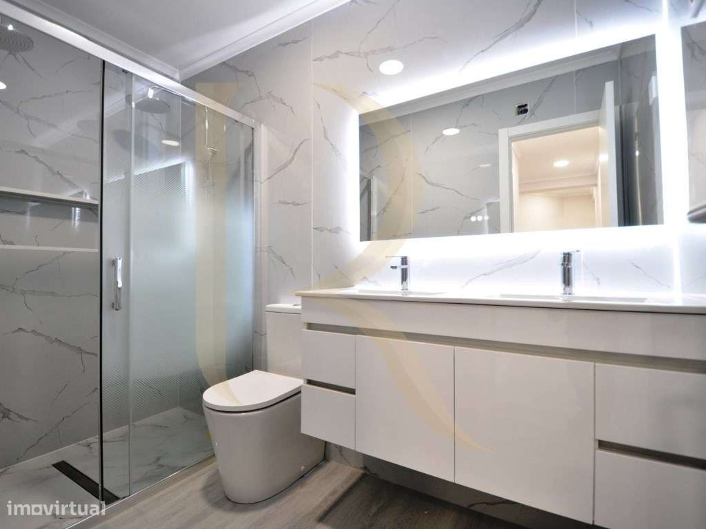 Apartamento T4 remodelado com varanda na Cruz de Pau-24