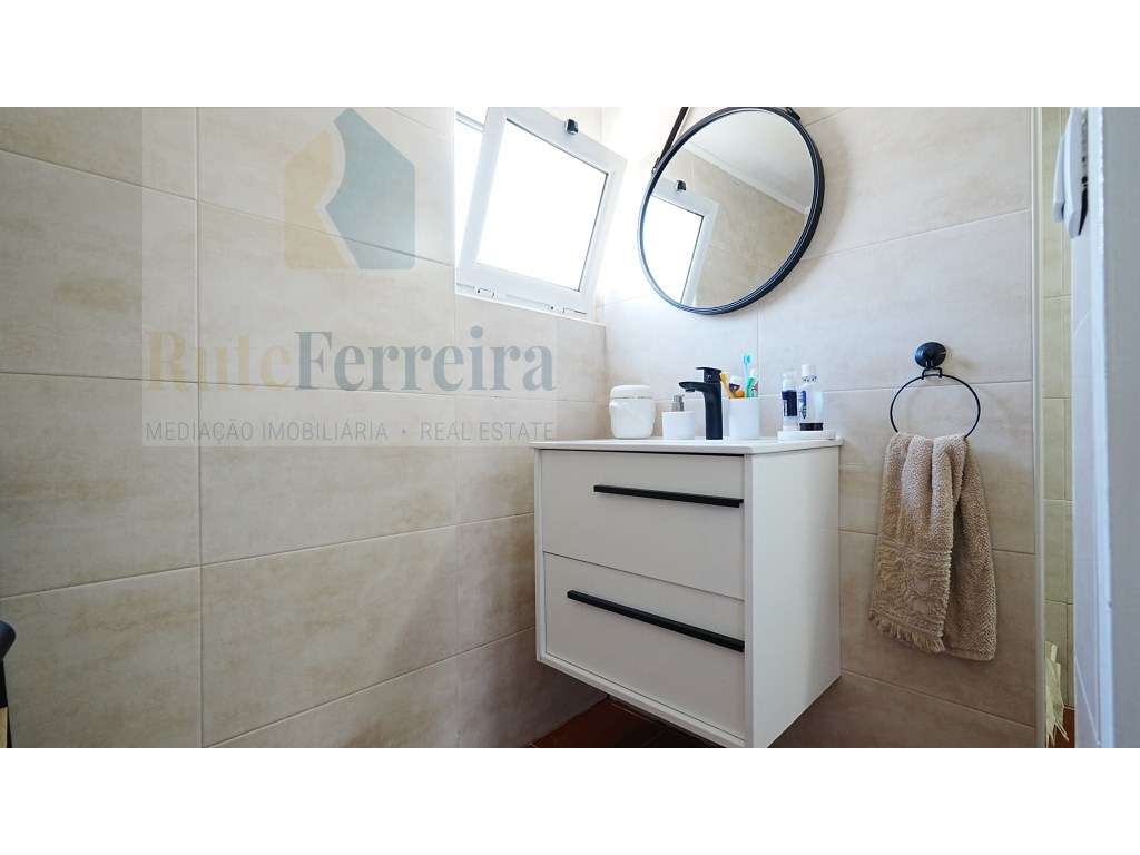 Moradia T2 com espaço exterior localizada junto à cidade de Torres ...-16