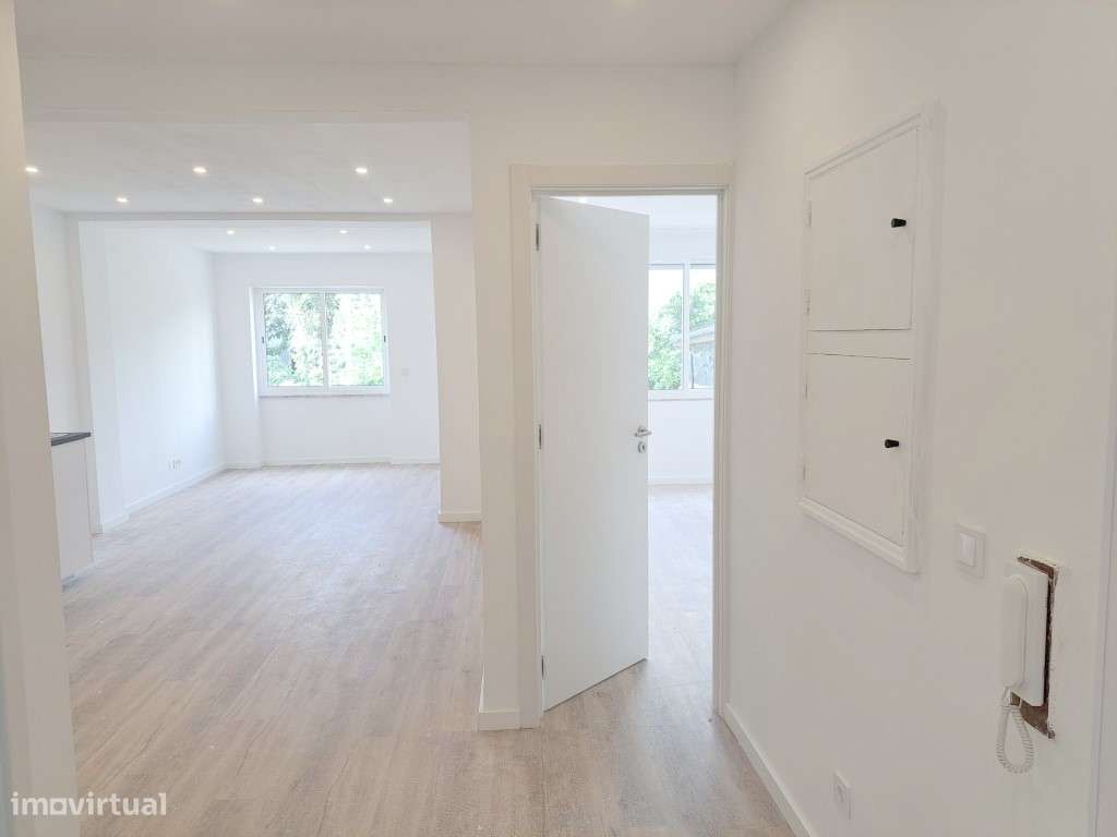 Apartamento T2 com pátio para venda em Algueirão-Mem Martins - Sint... - Grande imagem: 4/39