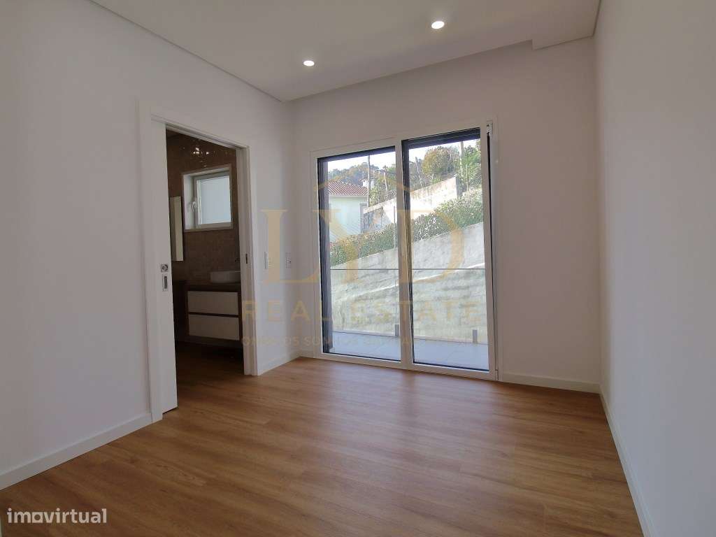 Moradia T3 + 1 Recezinhos (S.Mamede)-18