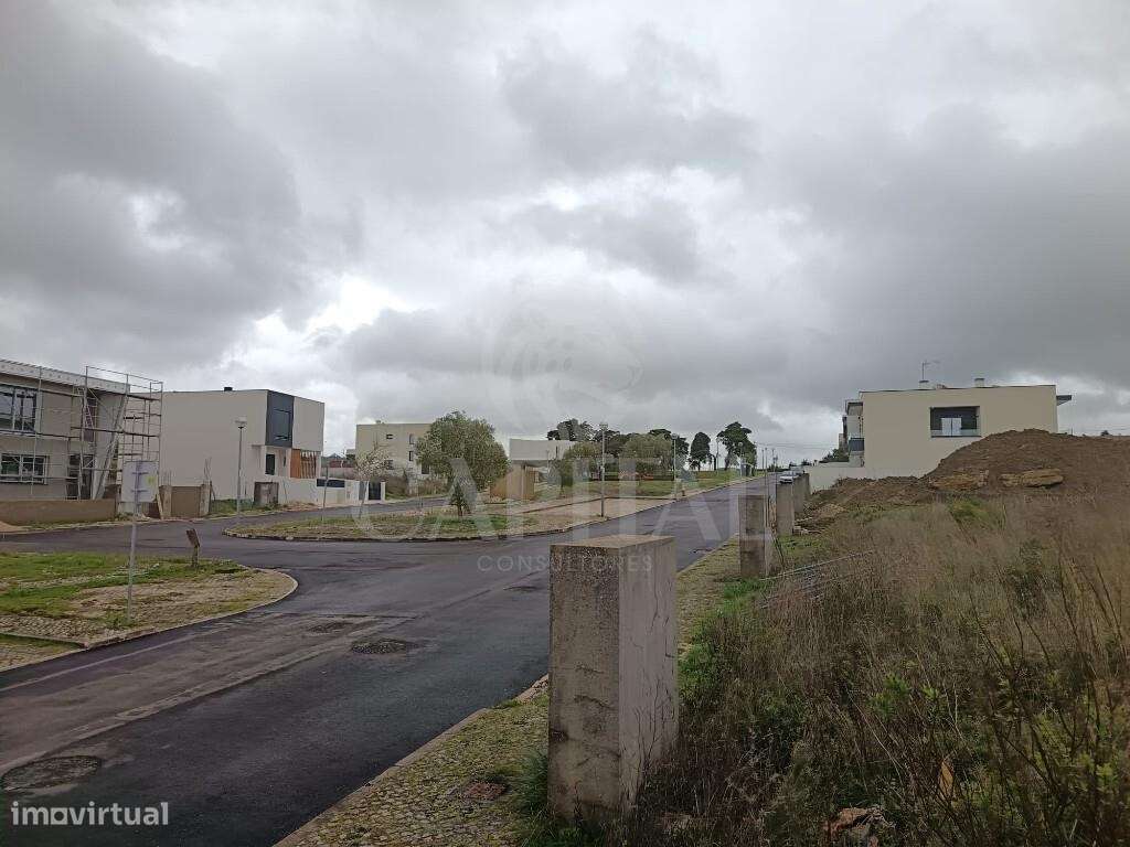 Terreno urbano com projeto aprovado a excelente preço em Arranho - Grande imagem: 2/11