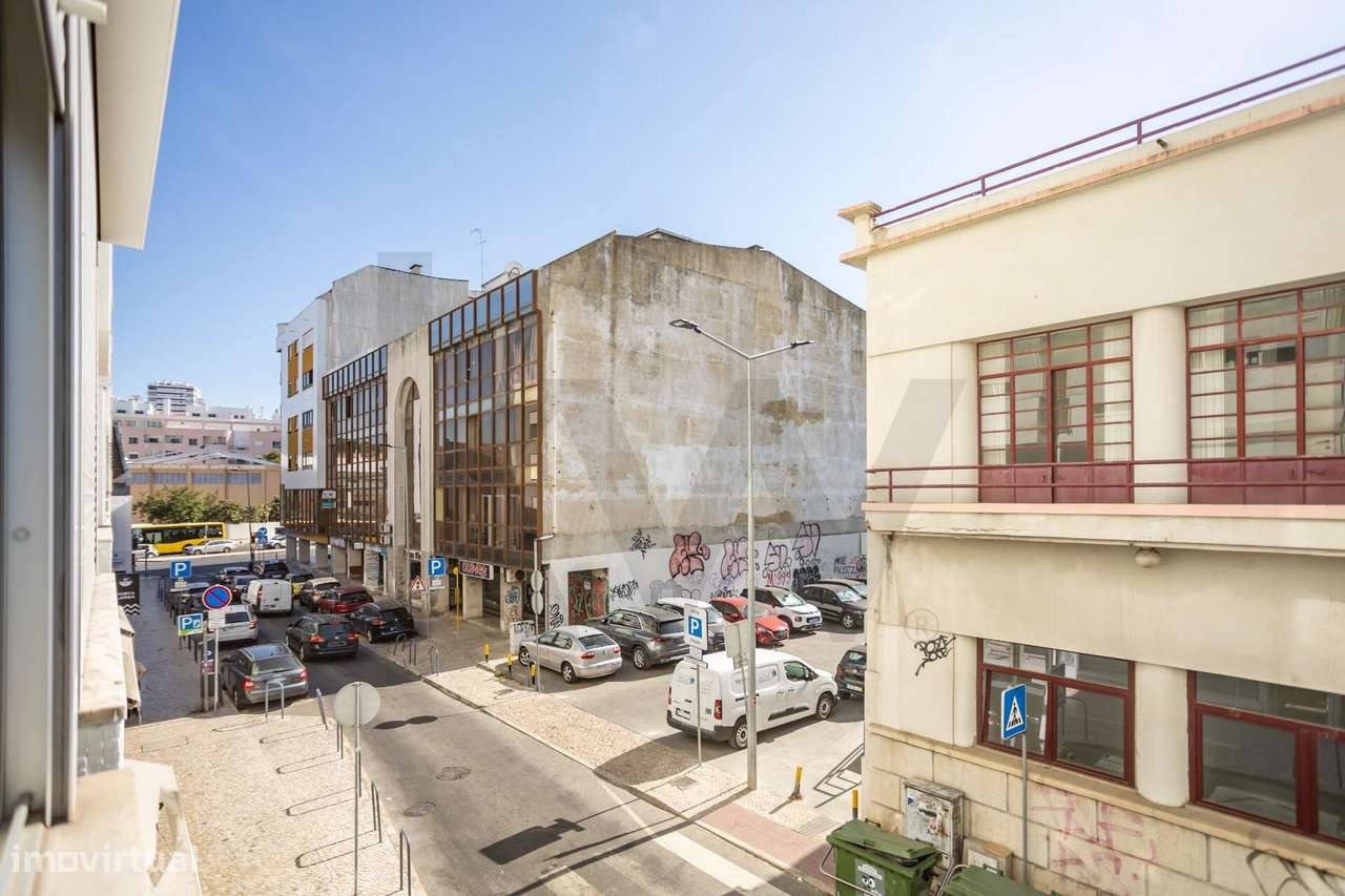 Apartamento T4 transformado em T3 totalmente remodelado na Cova da Pi-38