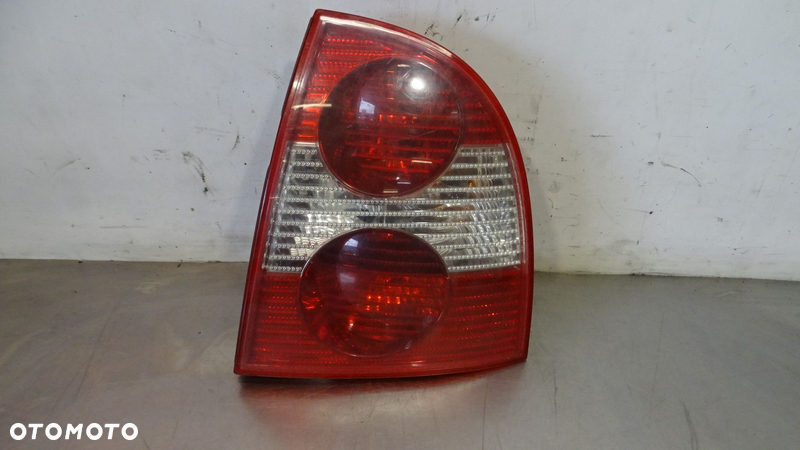 LAMPA PRAWA TYLNA VOLKSWAGEN PASSAT B5 FL 3B5945096AE - 1