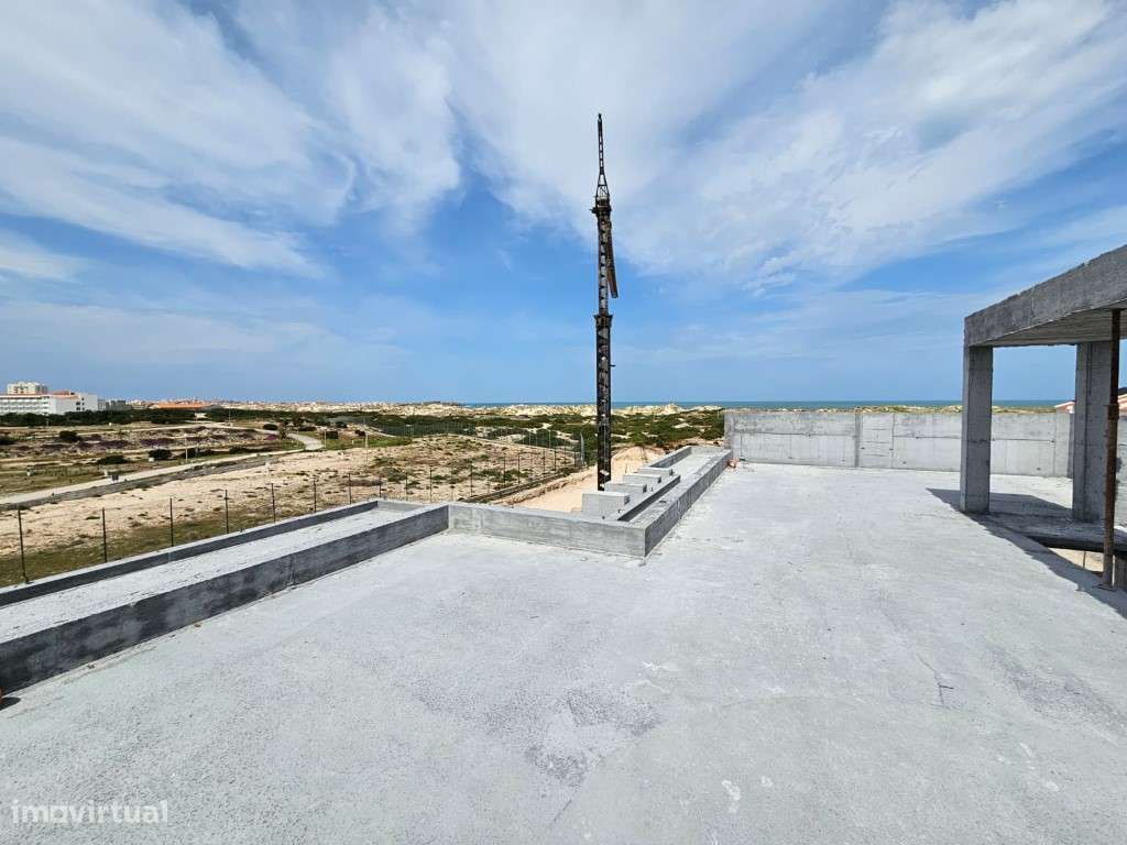 Moradia isolada com piscina apenas a 400 m da praia-28