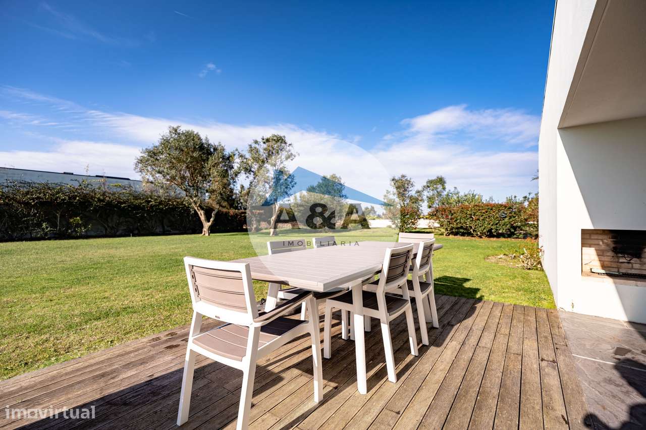 Villa Exclusiva de Arquitetura Contemporânea inserida na Natureza d... - Grande imagem: 4/60