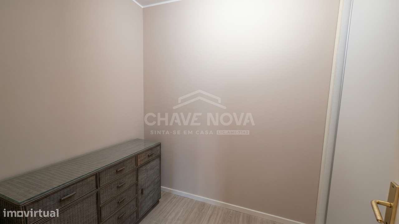 T1+1 Renovado c/ Terraço (70m2) e Lugar de Garagem em Valadares-12
