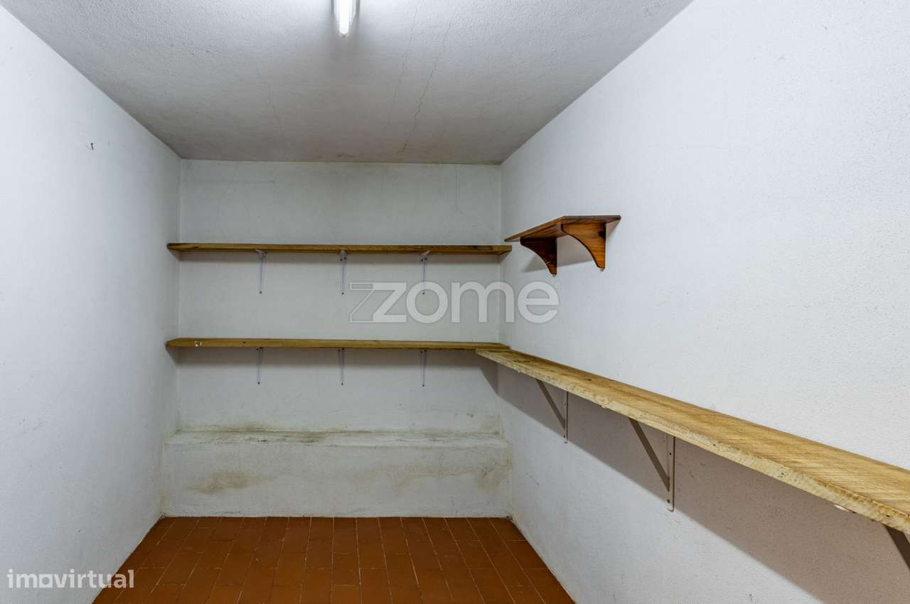 Moradia T4 em verdadeiro oásis urbano-38