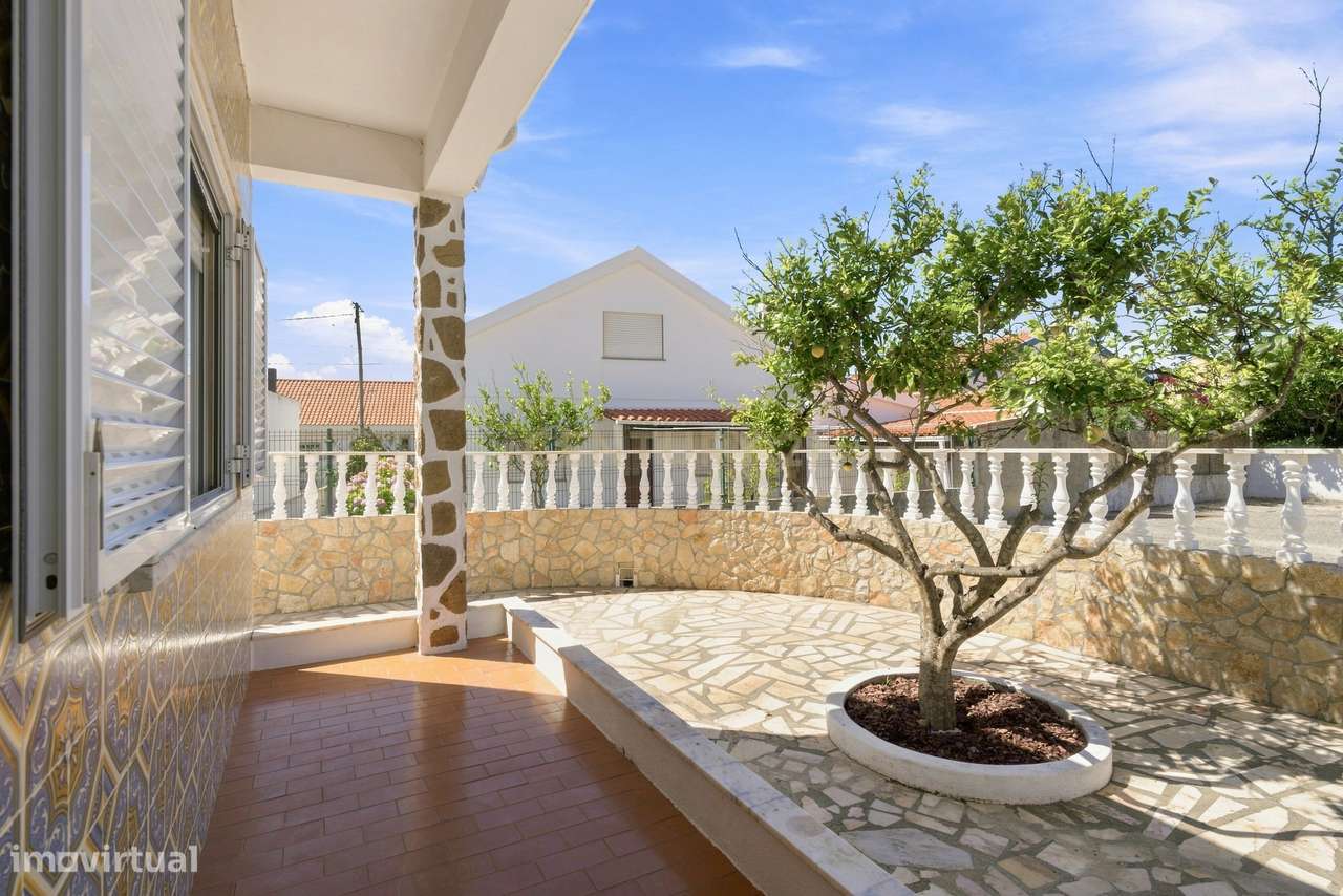 MORADIA TÉRREA T2+2 COM GARAGEM E PISCINA AQUECIDA, NA SILVEIRA, A 5 M-41