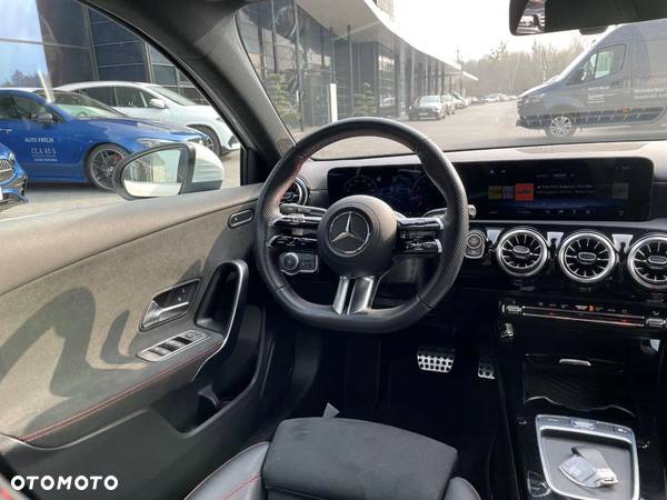 Mercedes-Benz Klasa A 220 4-Matic AMG Line 8G-DCT - 11