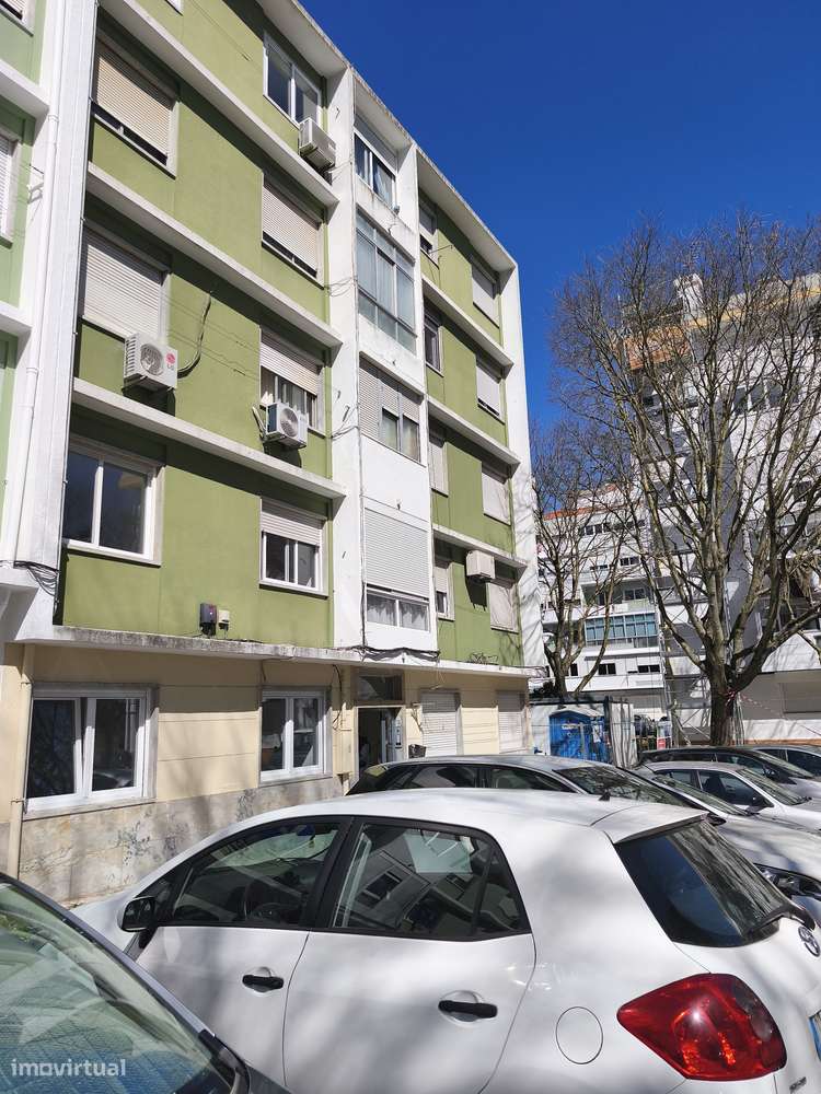 T2 Em Benfica, Totalmente Remodelado, Como Novo, Cozinha Equipada-18