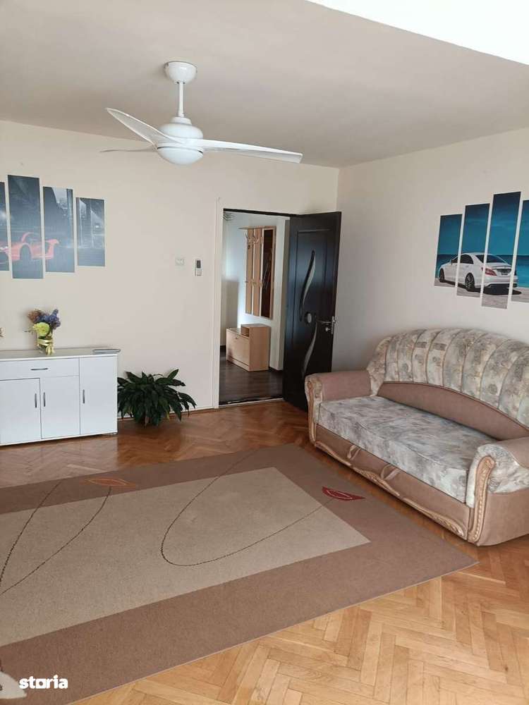 Vânzare apartament 3 camere zona Spitalul Judetean-1