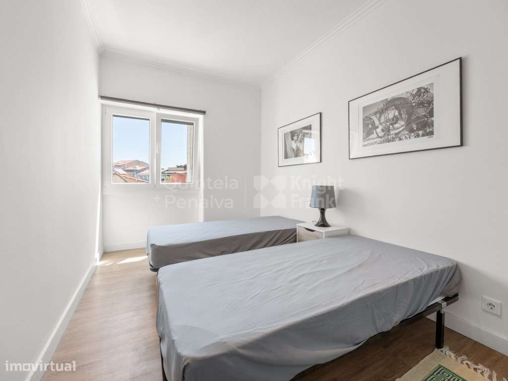 Apartamento T2 renovado com varanda em Arroios-22
