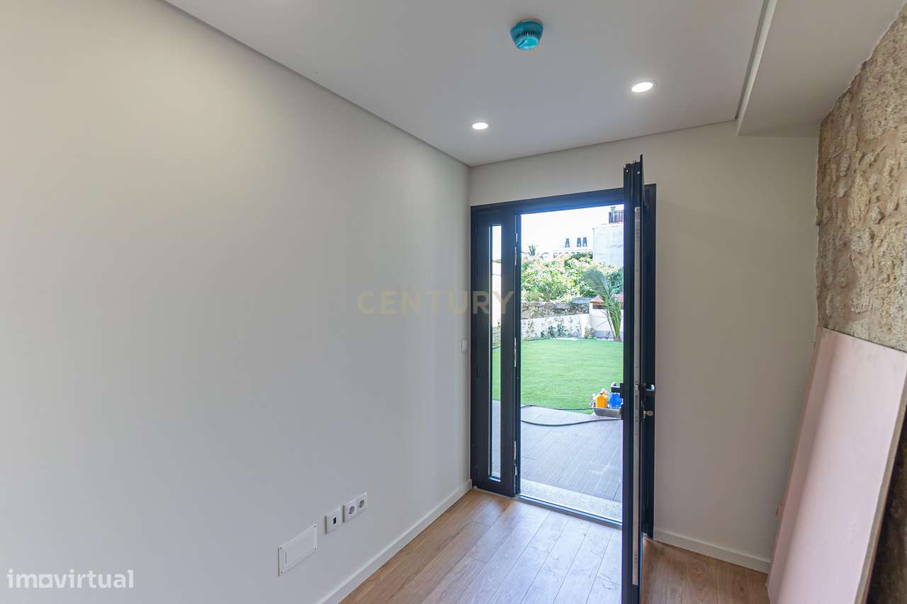 Apartamento T2 com Espaço Exterior à Venda – Prédio Novo no Centro do - Grande imagem: 4/26