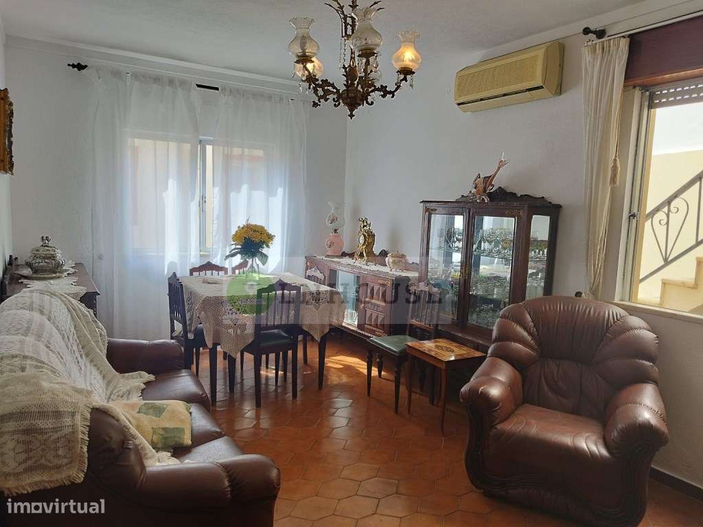 Moradia T2+2 com quintal e terraço, Azinhal-0