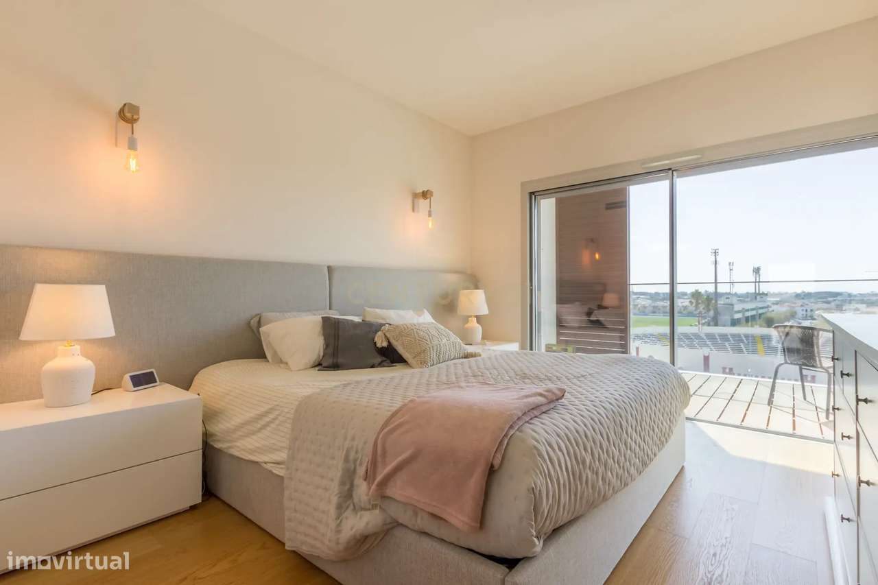 T4 em Condomínio Fechado com Vista Rio - Alcochete-35