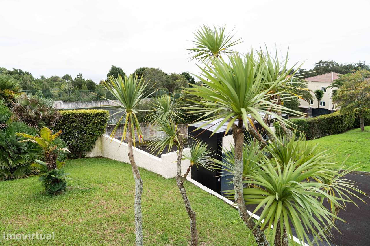 Luxuosa Moradia com 4 quartos localizada em Rosto do Cão - São Roque-53