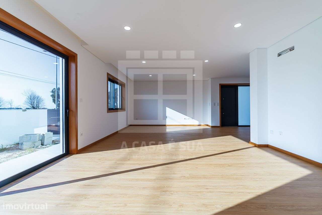 Moradia Nova T3+1 Isolada em Santa Maria da Feira - Grande imagem: 3/32